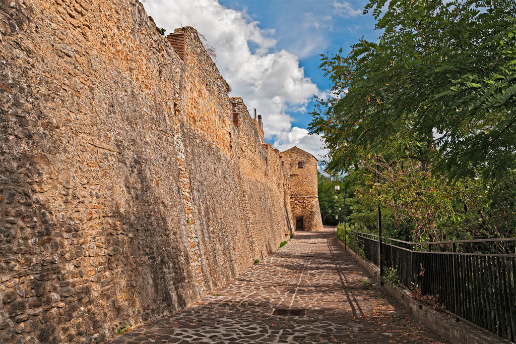 rocca-san-giovanni-mura-medievali